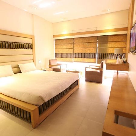 Hotel Landmark Chandīgarh Dış mekan fotoğraf