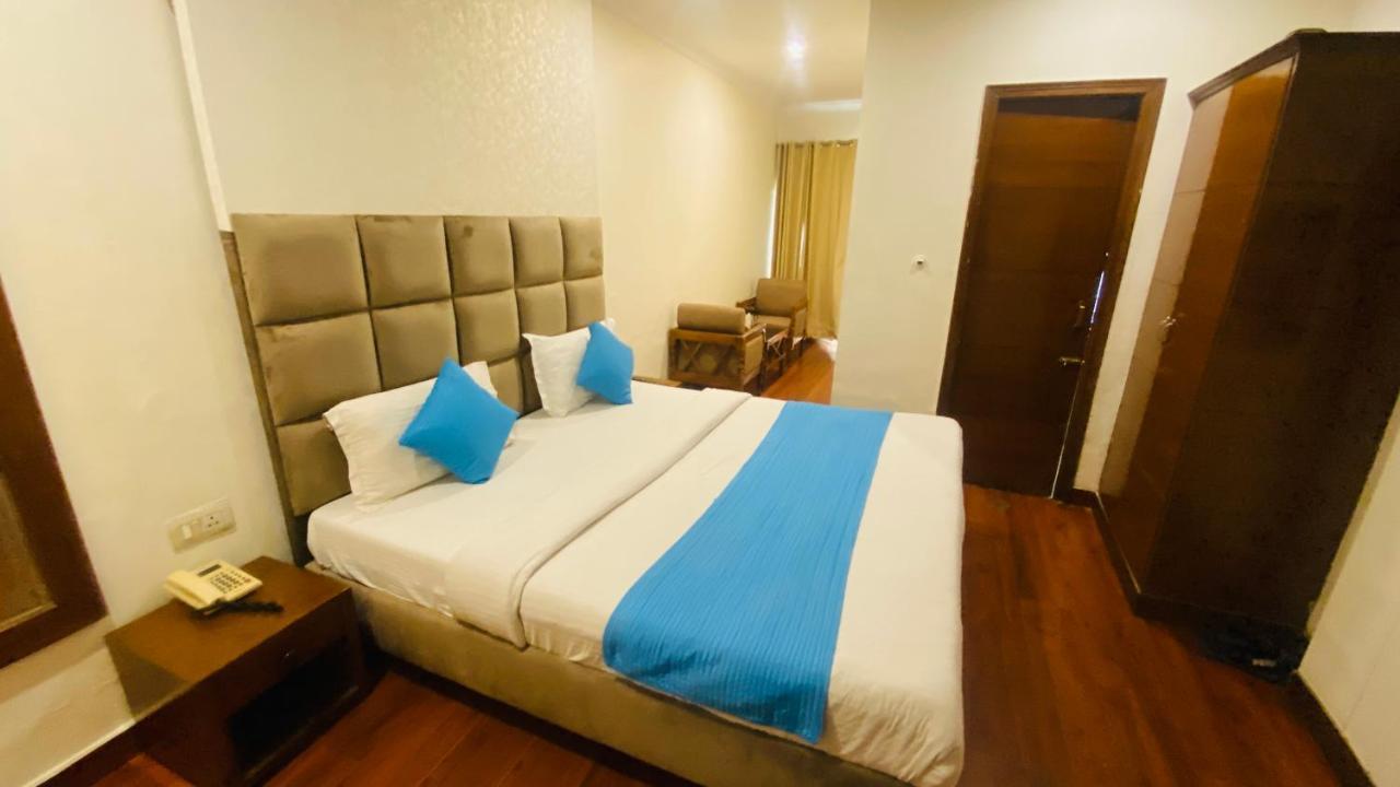 Hotel Landmark Chandīgarh Dış mekan fotoğraf