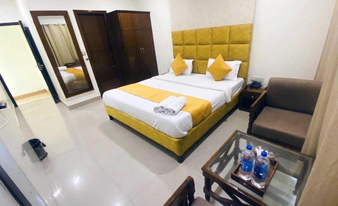 Hotel Landmark Chandīgarh Dış mekan fotoğraf