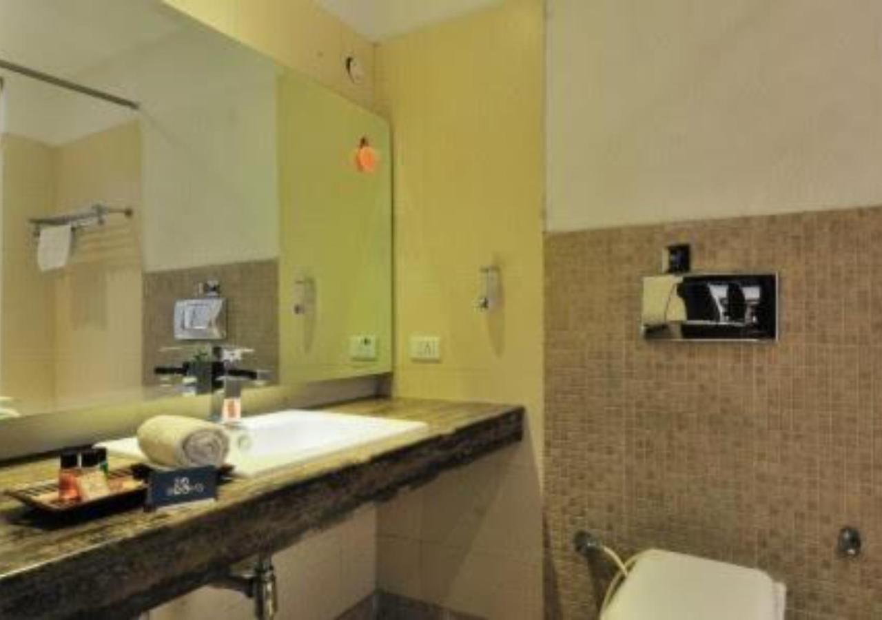 Hotel Landmark Chandīgarh Dış mekan fotoğraf